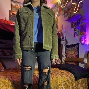 WRANGLER Sherpa Corduroy Jacket in Olive